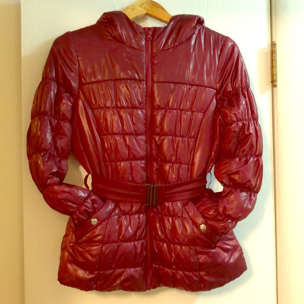 Belted puffy jacket with hood